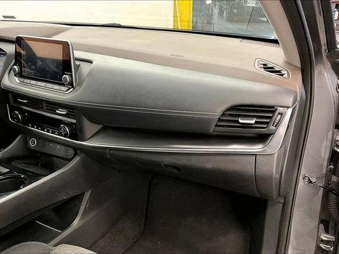 Used 2023 Nissan Rogue SV FWD image 15