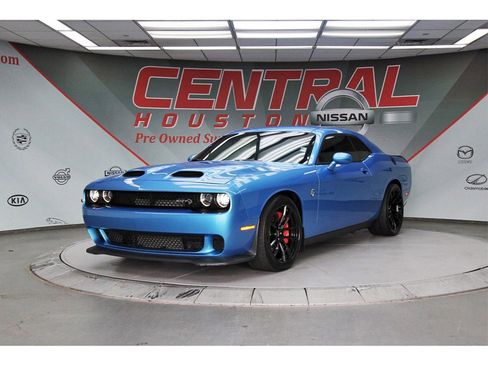 Used 2023 Dodge Challenger SRT Hellcat w/ Driver Convenience Group image 2