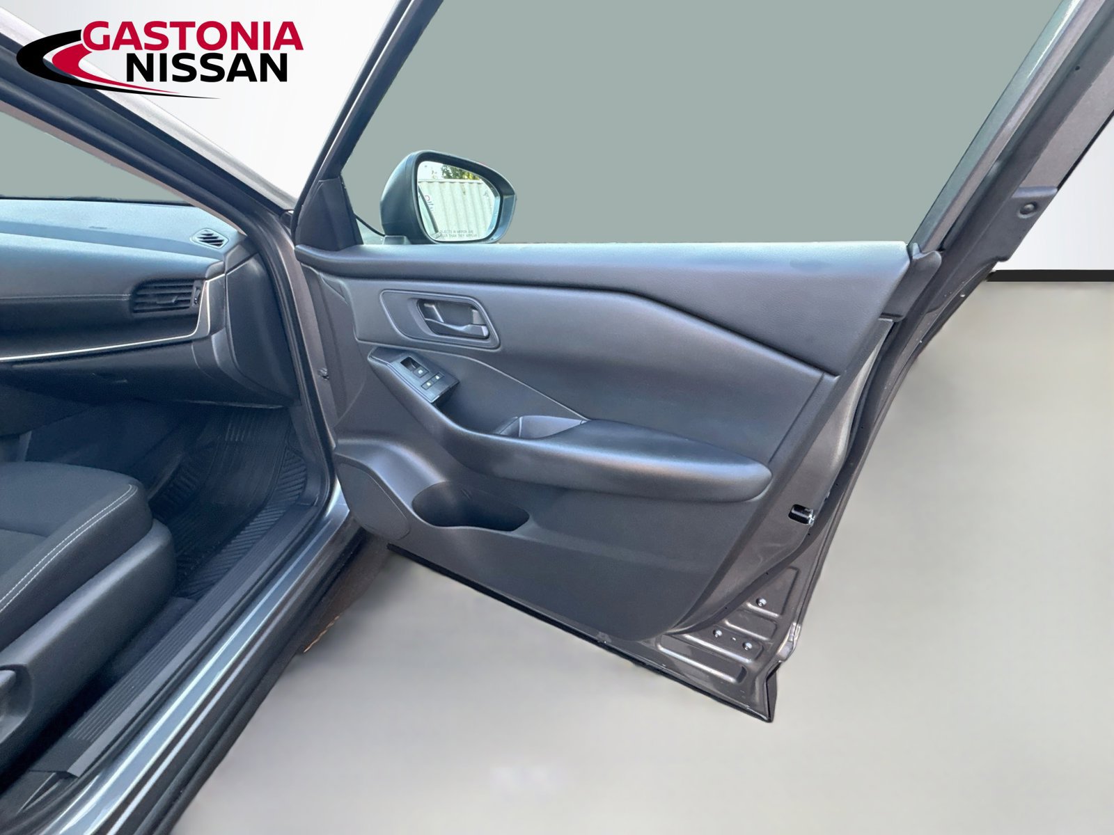 Used 2024 Nissan Rogue S FWD image 38