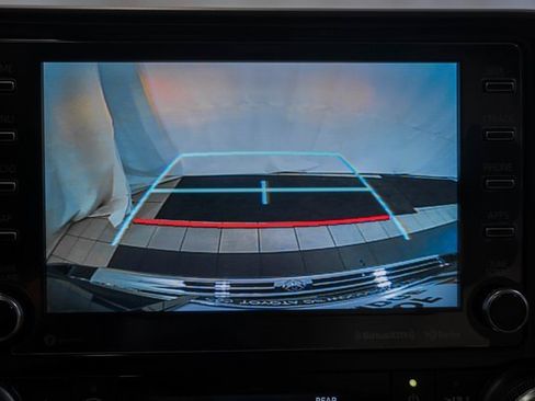 Used 2022 Toyota Highlander XLE image 37