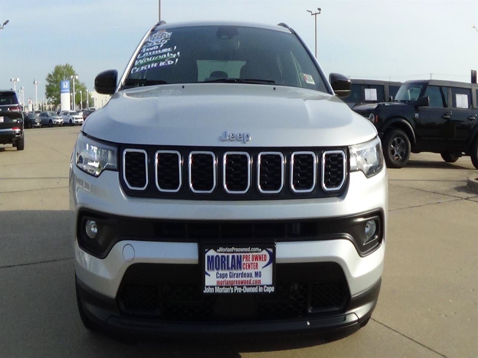 Certified 2025 Jeep Compass Latitude AWD/4WD image 3