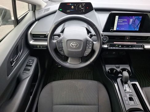 Used 2023 Toyota Prius LE image 2
