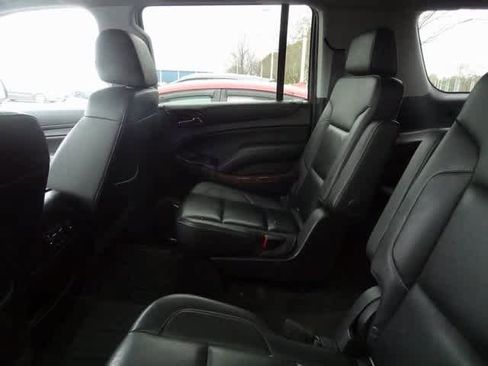 Used 2017 Chevrolet Suburban Premier image 6