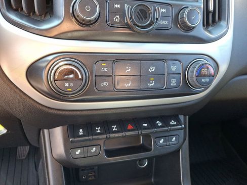 Used 2020 Chevrolet Colorado ZR2 image 17