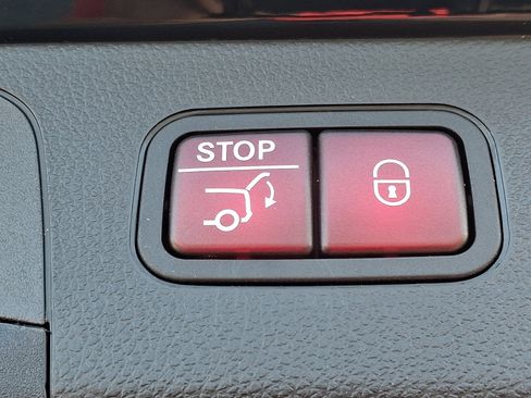 Used 2022 Mercedes-Benz GLC 300 4MATIC SUV image 29