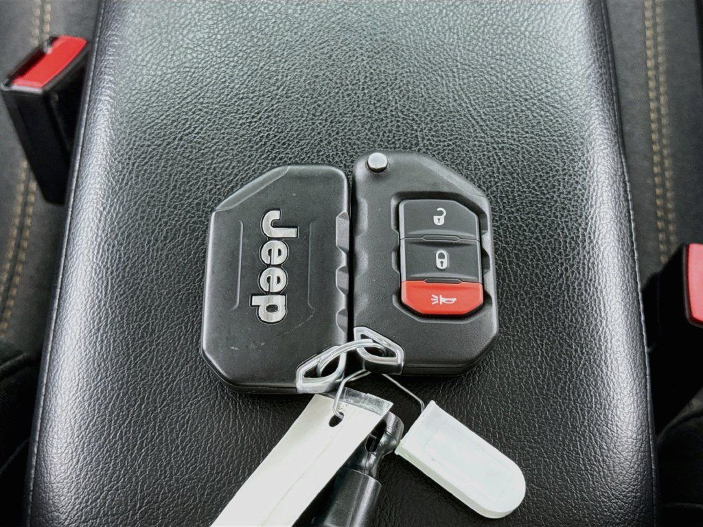 Used 2024 Jeep Wrangler Unlimited AWD/4WD image 35