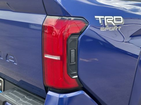 Used 2025 Toyota Tacoma TRD Sport w/ TRD Sport Premium Package AWD/4WD image 12