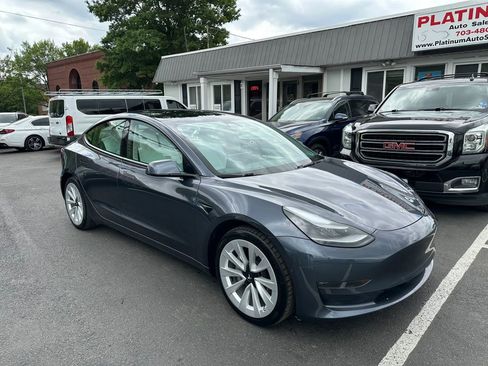Used 2022 Tesla Model 3 Long Range AWD/4WD image 3