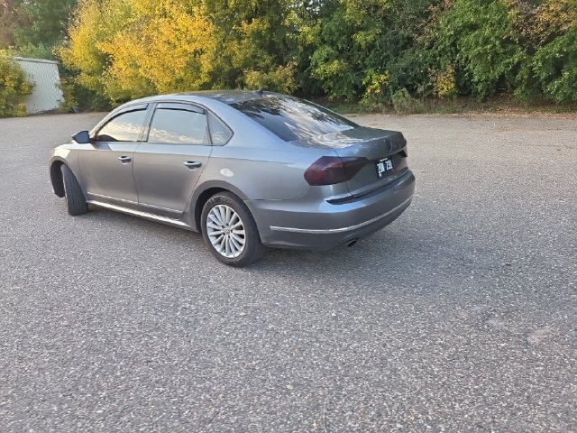 Used 2017 Volkswagen Passat 1.8T SEL Premium FWD image 7