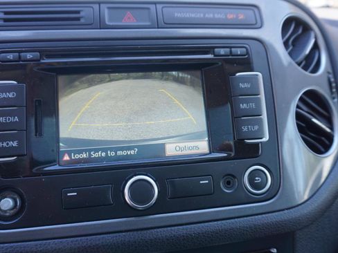 Used 2015 Volkswagen Tiguan SEL FWD image 9