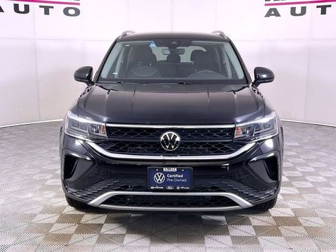 Used 2024 Volkswagen Taos SE image 2