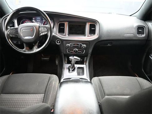 Used 2019 Dodge Charger SXT image 9