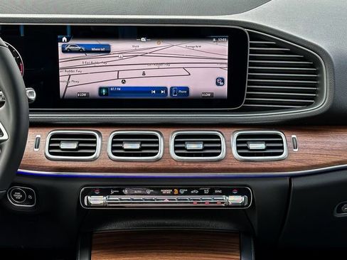 Certified 2025 Mercedes-Benz GLE 350 4MATIC image 23