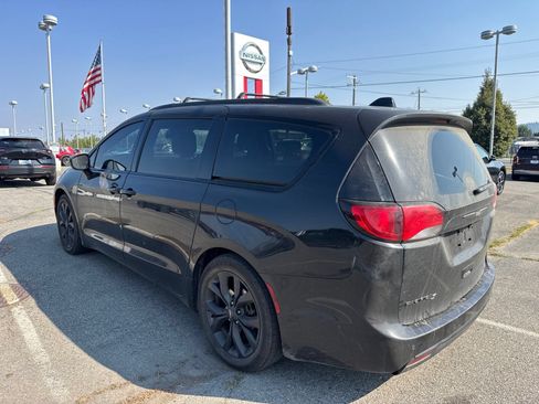 Used 2019 Chrysler Pacifica Touring Plus w/ S Appearance Package FWD image 8