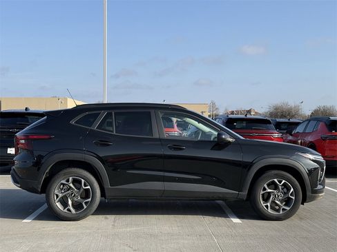 Certified 2025 Chevrolet Trax LT image 3