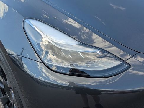 Used 2024 Tesla Model Y Long Range AWD/4WD image 3