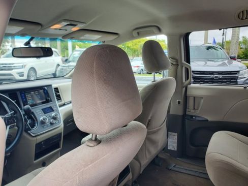 Used 2016 Toyota Sienna LE image 25