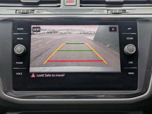 Used 2022 Volkswagen Tiguan SE image 17