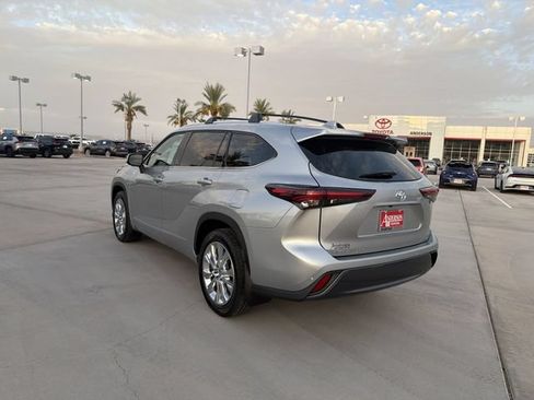 Certified 2025 Toyota Highlander Limited FWD image 7