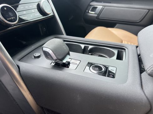 Certified 2023 Land Rover Discovery HSE R-Dynamic AWD/4WD image 27