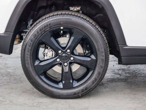 New 2025 Jeep Grand Cherokee Altitude image 12