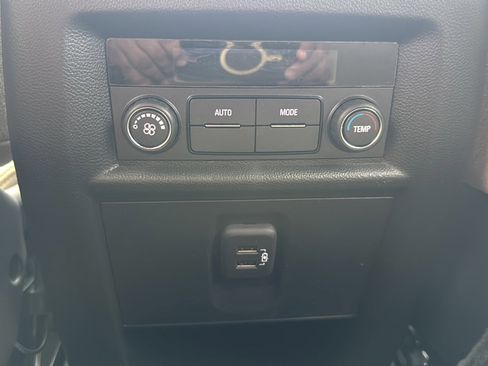 Used 2023 Chevrolet Traverse LS image 25