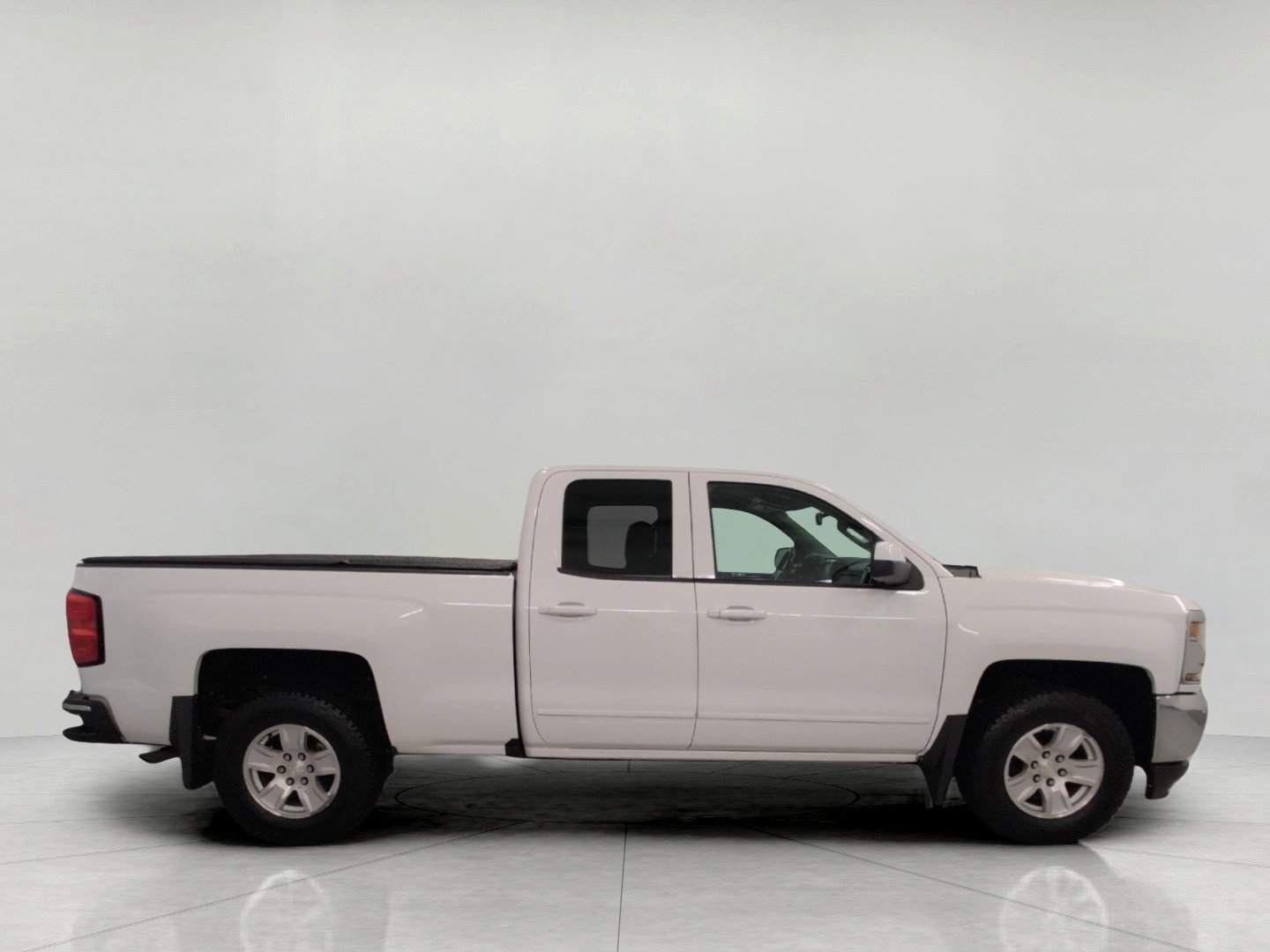 Used 2018 Chevrolet Silverado 1500 LT w/ Trailering Package RWD image 11