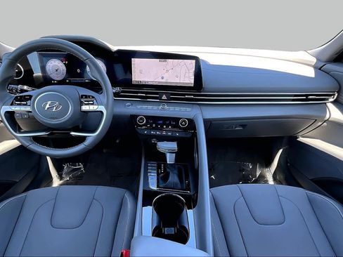 Used 2023 Hyundai Elantra SEL w/ Convenience Package FWD image 15