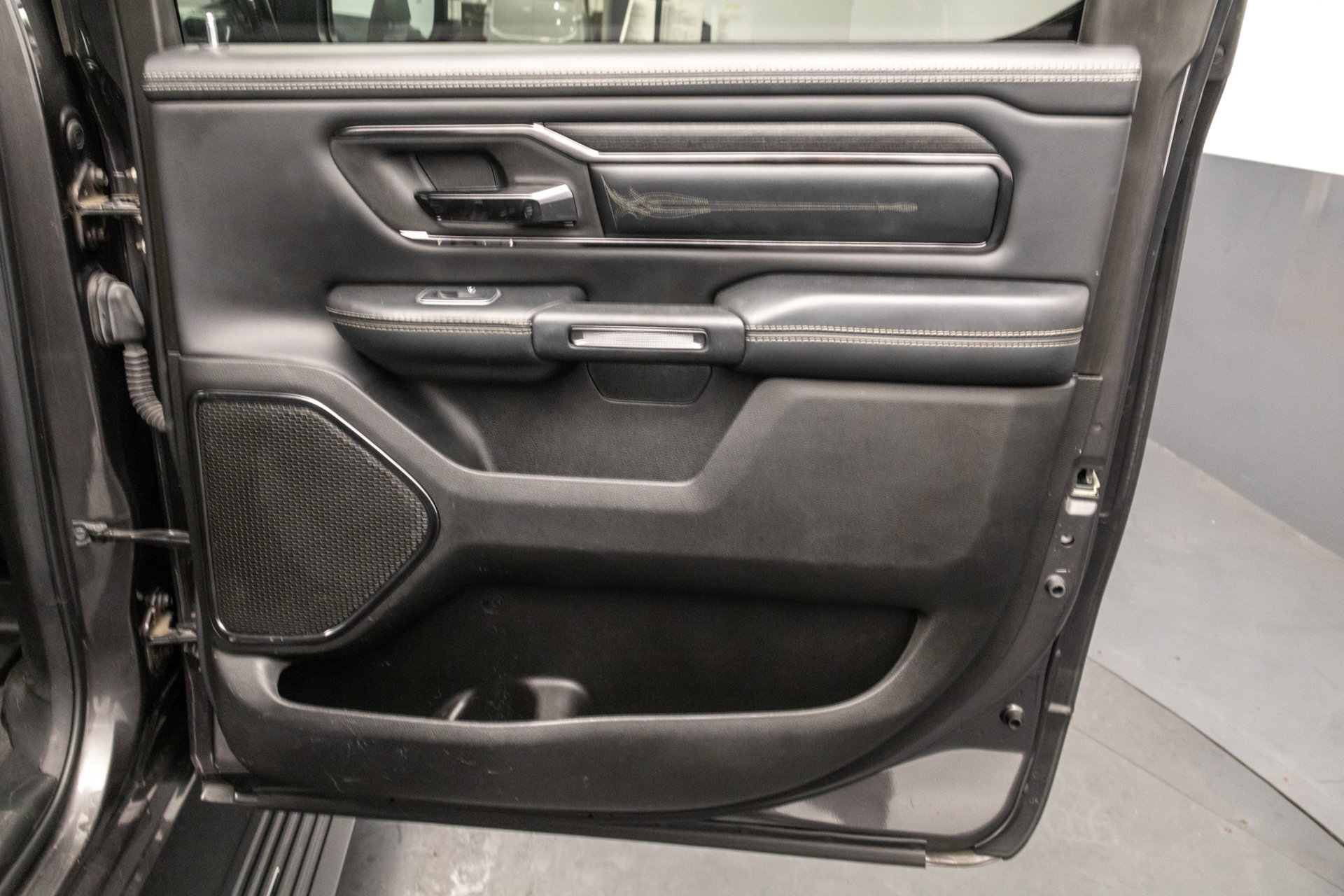 Used 2022 RAM 1500 Limited w/ Body Color Bumper Group AWD/4WD image 36