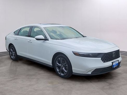 Certified 2023 Honda Accord EX image 3