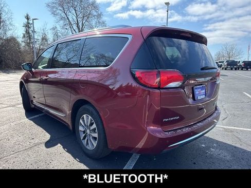 Used 2020 Chrysler Pacifica Limited w/ Advanced Safetytec Group FWD image 8