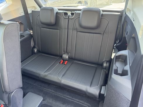 Certified 2023 Volkswagen Tiguan SE w/ Panoramic Sunroof Package FWD image 36