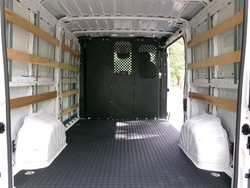 Used 2025 RAM ProMaster 2500 w/ U-Haul Equipment Group FWD image 34