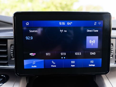 Used 2024 Ford Explorer XLT w/ Equipment Group 202A AWD/4WD image 17