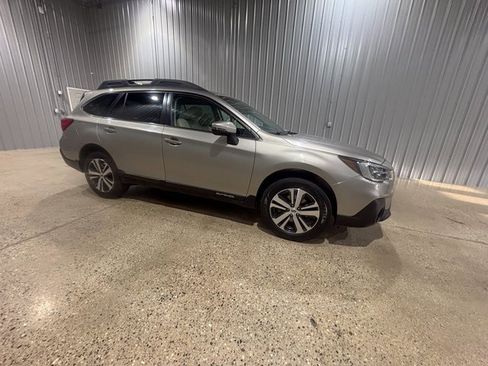 Used 2018 Subaru Outback 2.5i Limited image 5