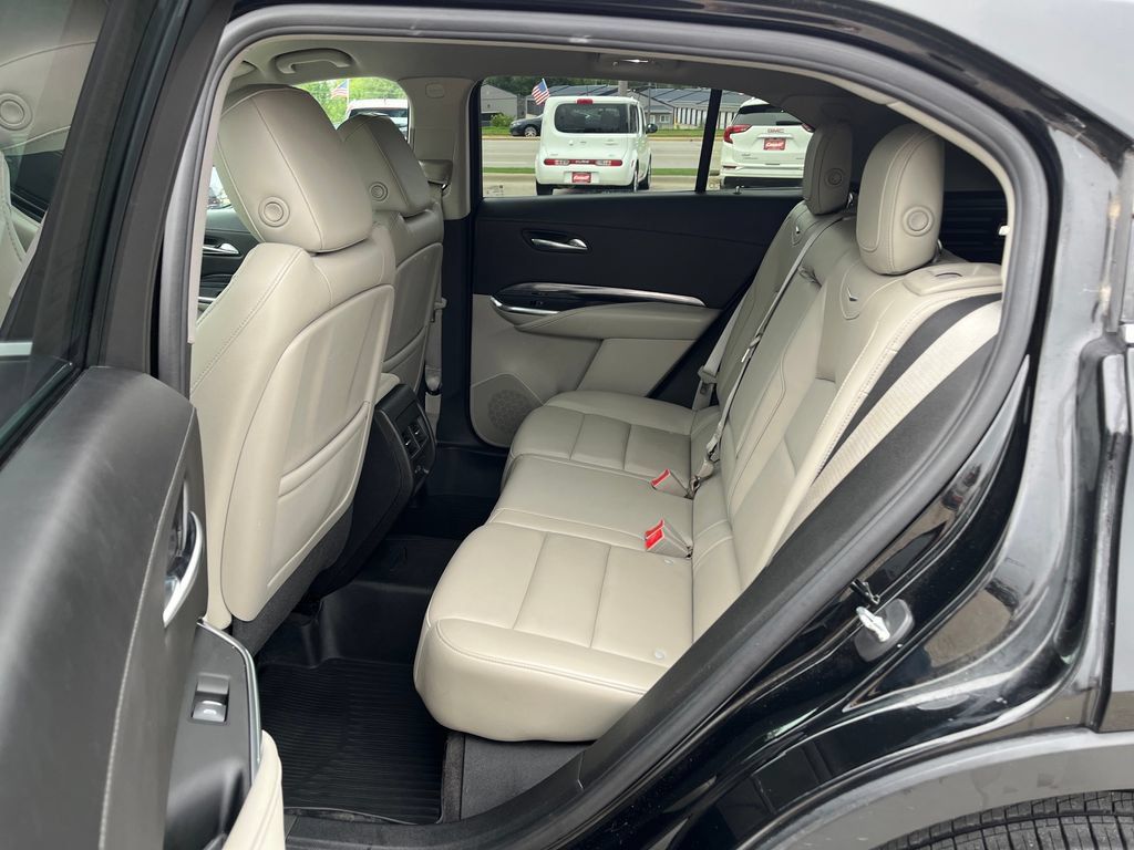 Used 2020 Cadillac XT4 Luxury w/ Cold Weather Package FWD image 26
