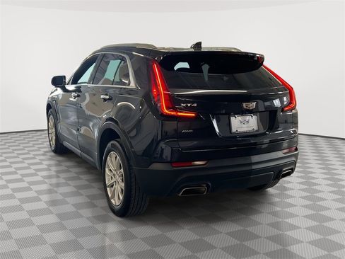 Certified 2023 Cadillac XT4 Luxury w/ Cold Weather Package image 9