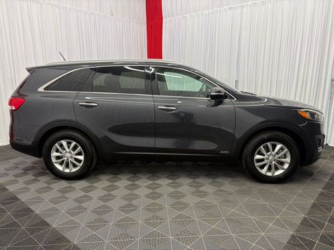 Used 2017 Kia Sorento AWD image 9