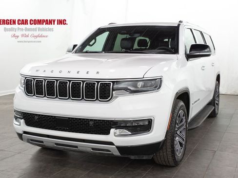 Used 2024 Jeep Wagoneer L Series II w/ Flexible Seating Group RWD image 4