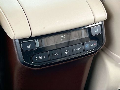 Used 2020 Toyota Highlander Platinum image 26