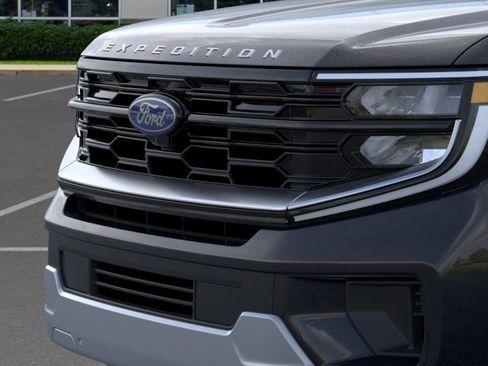 New 2025 Ford Expedition Platinum w/ Platinum Ultimate Package AWD/4WD image 17
