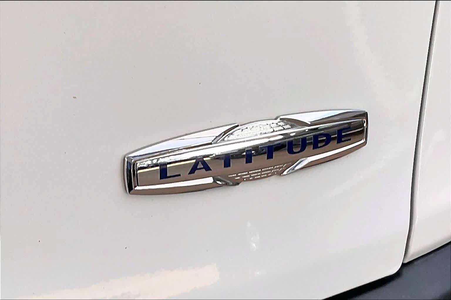 Used 2015 Jeep Cherokee Latitude FWD image 11