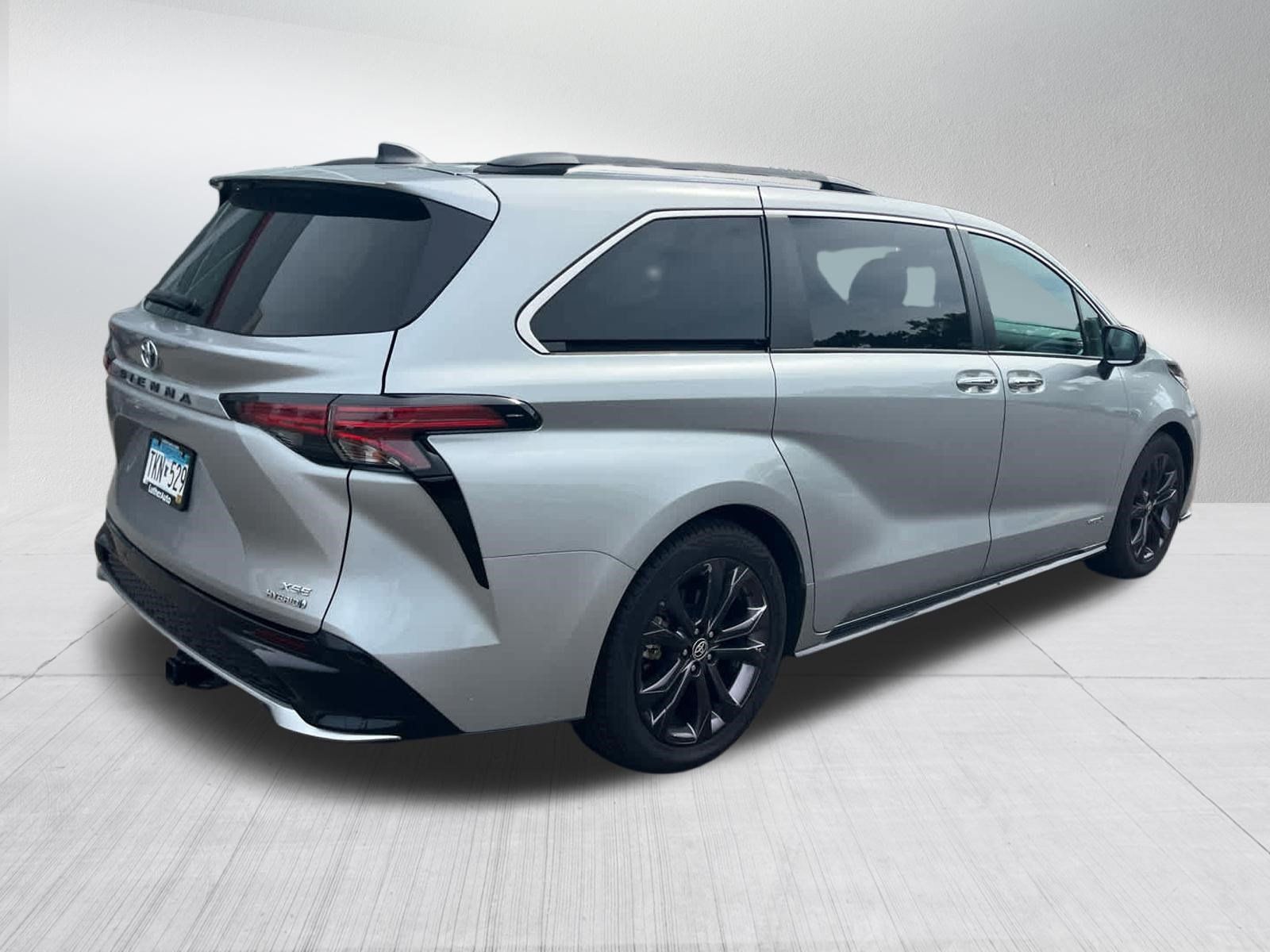 Certified 2021 Toyota Sienna XSE w/ XSE Plus Package FWD image 5