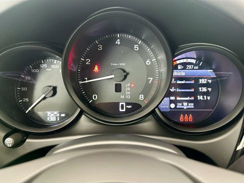 Certified 2025 Porsche Macan AWD/4WD image 34