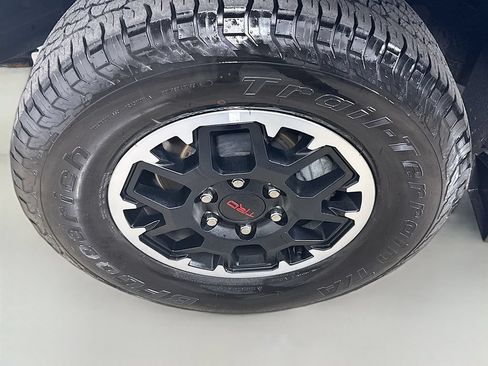 Certified 2024 Toyota Tacoma TRD Off-Road AWD/4WD image 30