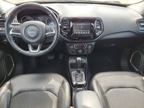 Used 2019 Jeep Compass Latitude FWD image 19