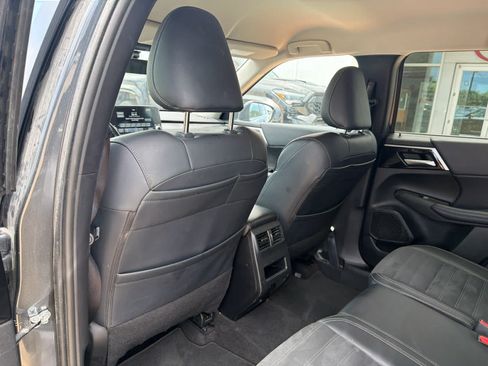 Used 2024 Mitsubishi Outlander SE AWD/4WD image 38