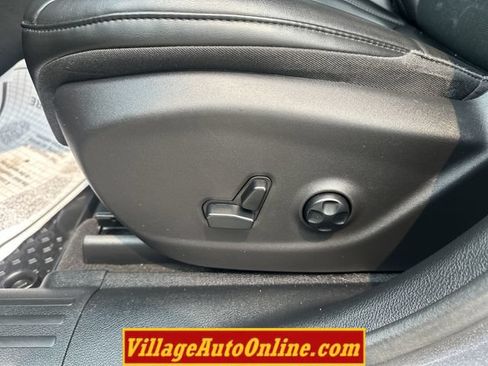 Used 2020 Jeep Cherokee Latitude Plus AWD/4WD image 13