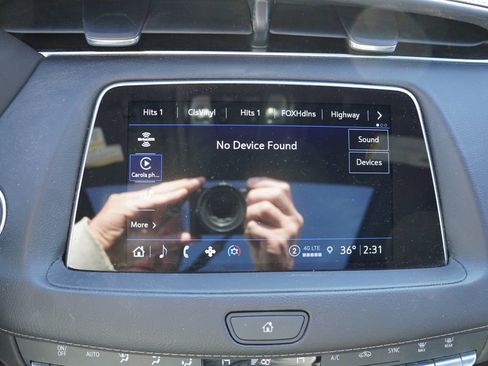 Used 2022 Cadillac XT4 Luxury w/ Cold Weather Package image 7