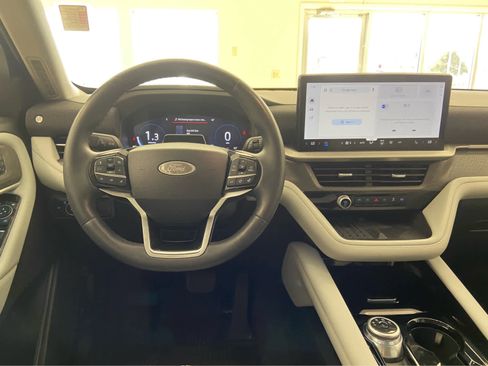 Used 2025 Ford Explorer Platinum w/ LUX Leather Package image 22